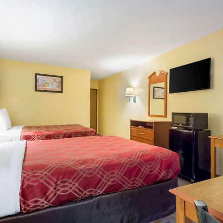 Econo Lodge Lansing - Leavenworth Ngoại thất bức ảnh