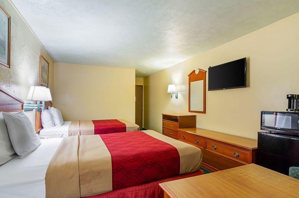 Econo Lodge Lansing - Leavenworth Ngoại thất bức ảnh