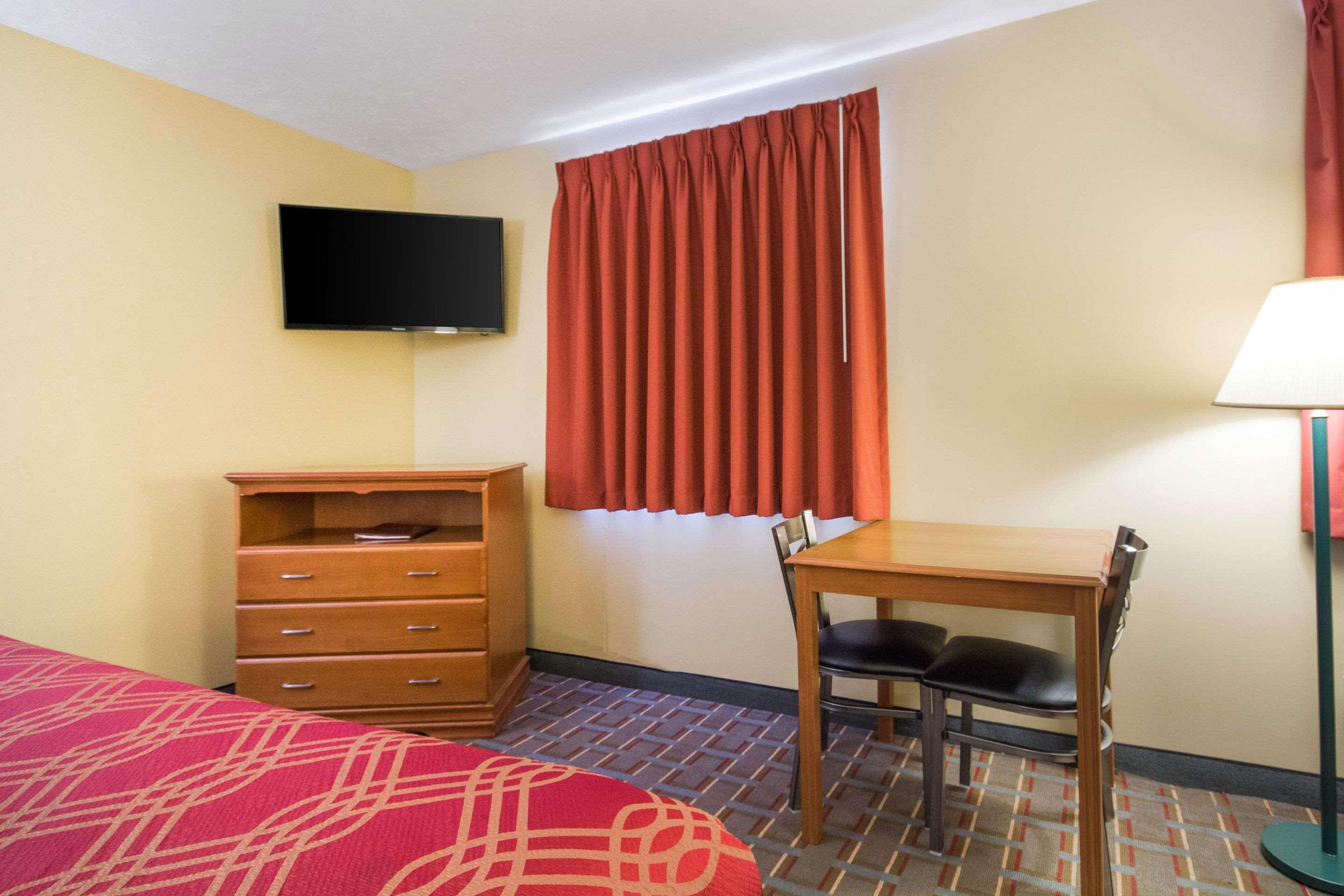 Econo Lodge Lansing - Leavenworth Ngoại thất bức ảnh