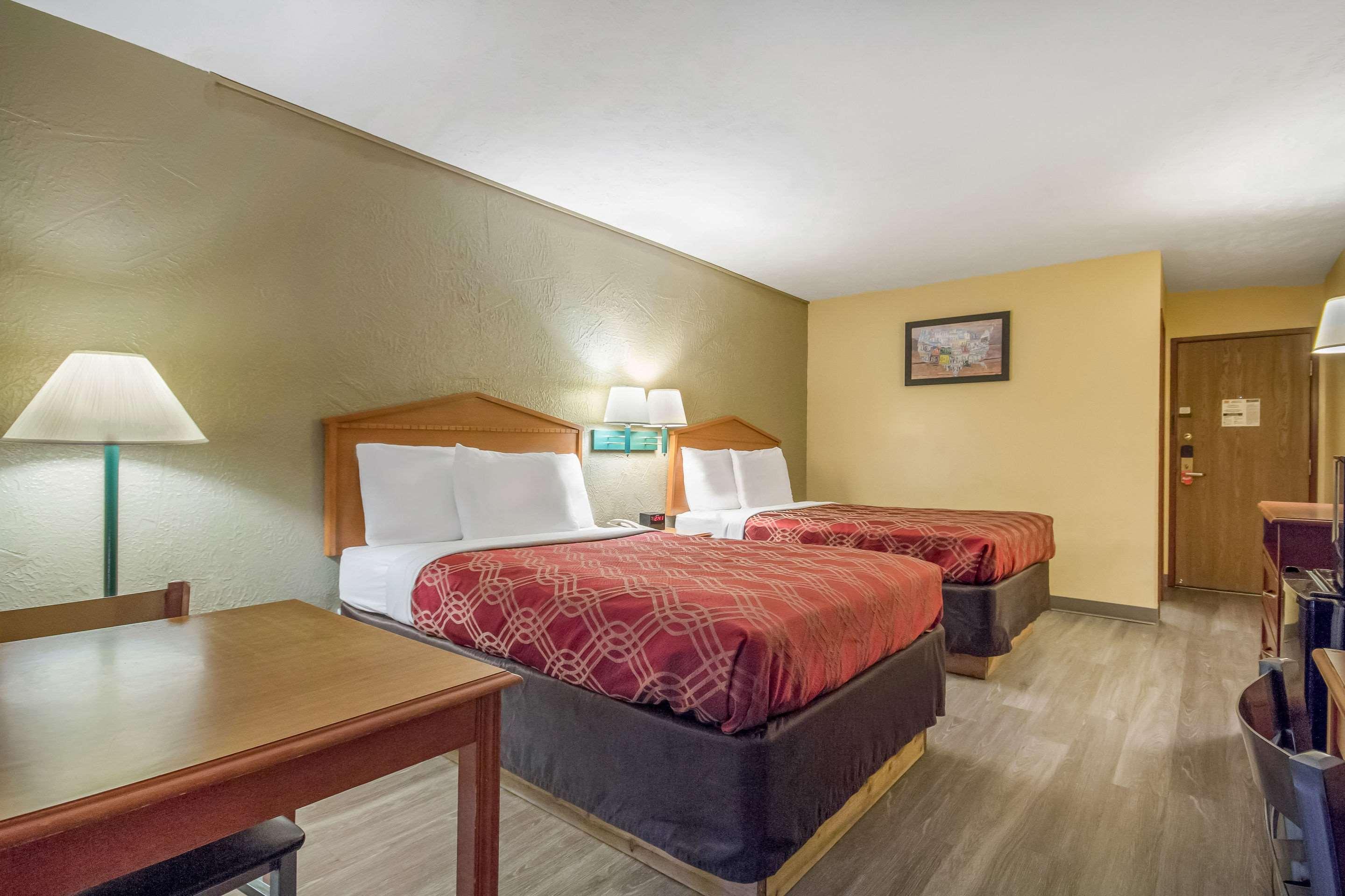 Econo Lodge Lansing - Leavenworth Ngoại thất bức ảnh