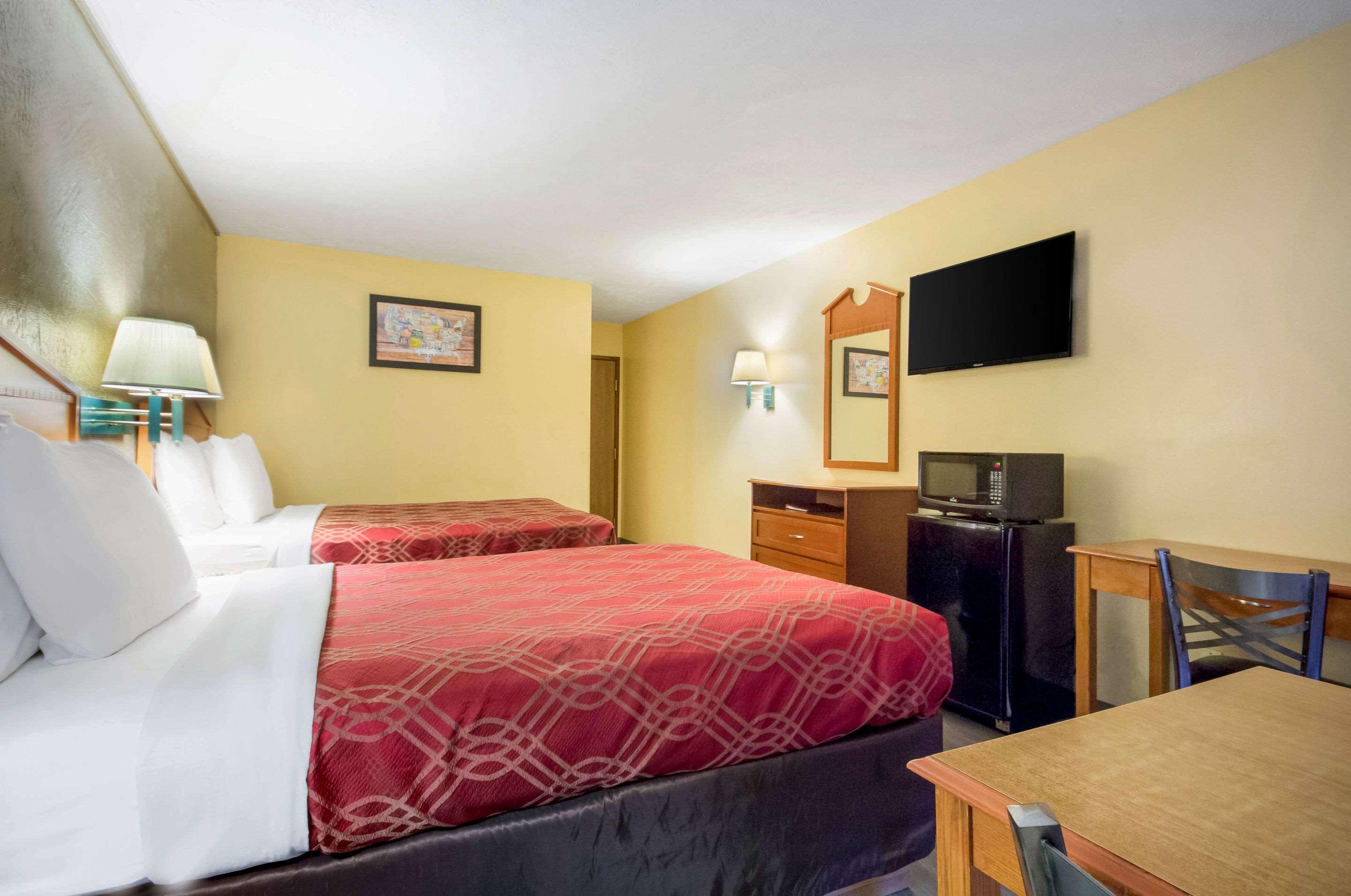 Econo Lodge Lansing - Leavenworth Ngoại thất bức ảnh