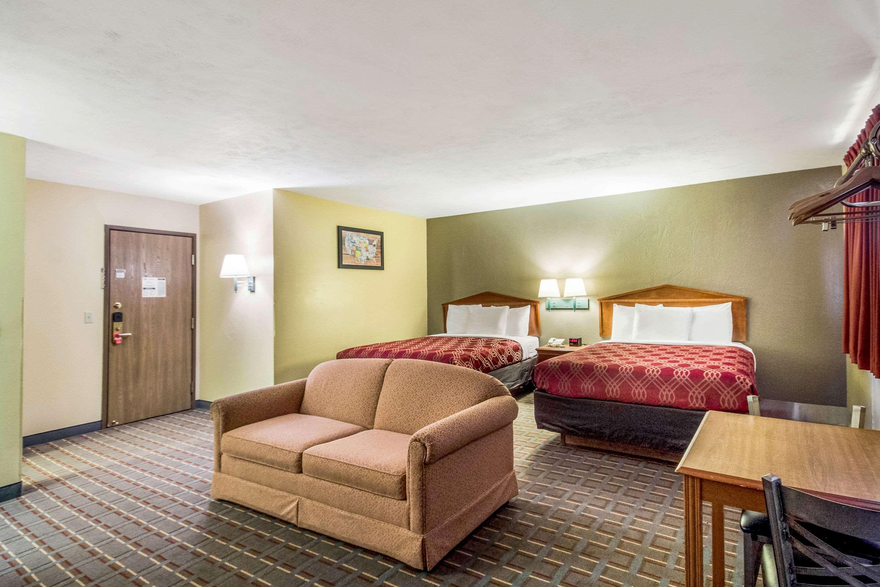 Econo Lodge Lansing - Leavenworth Ngoại thất bức ảnh