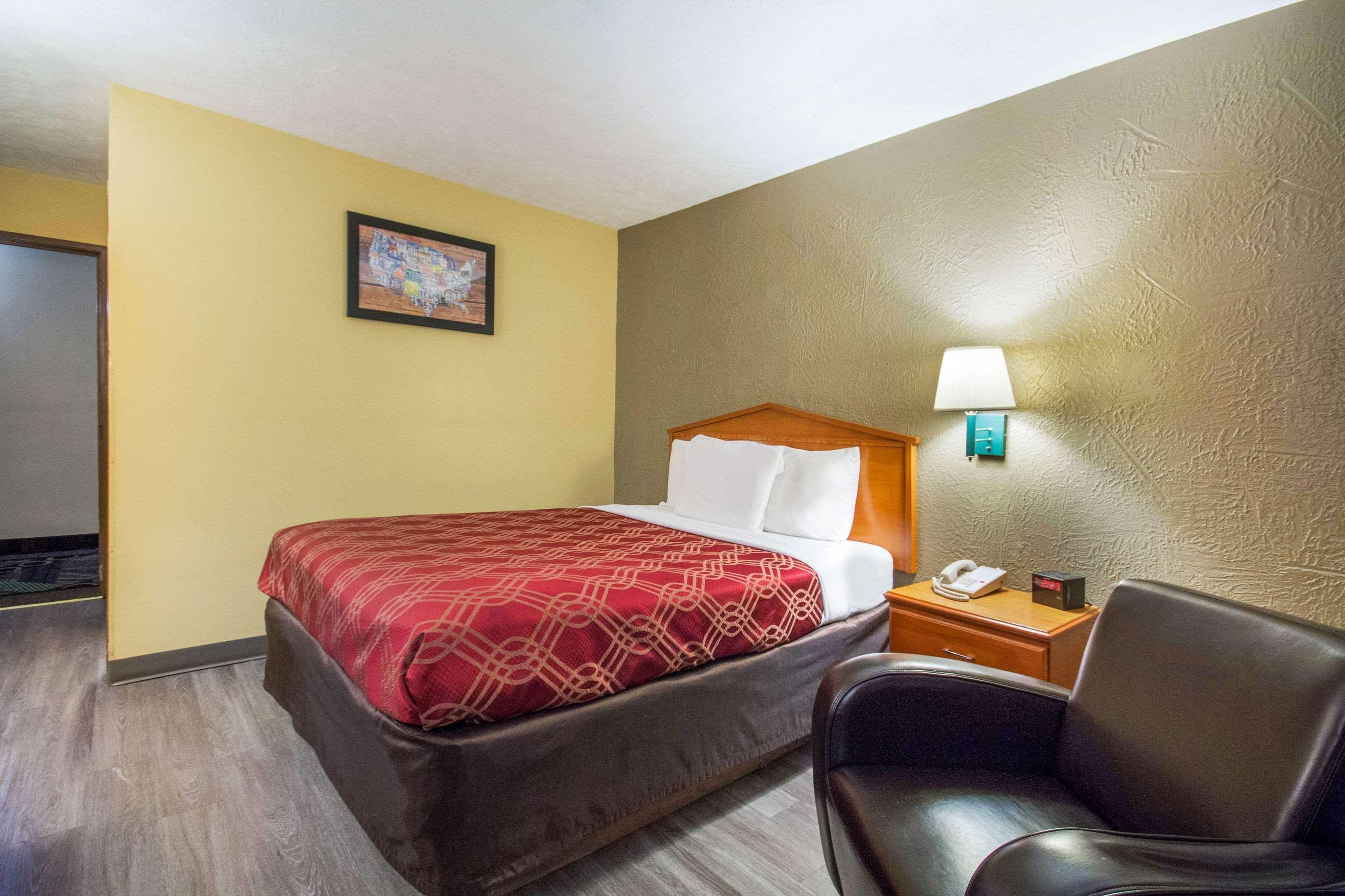 Econo Lodge Lansing - Leavenworth Ngoại thất bức ảnh