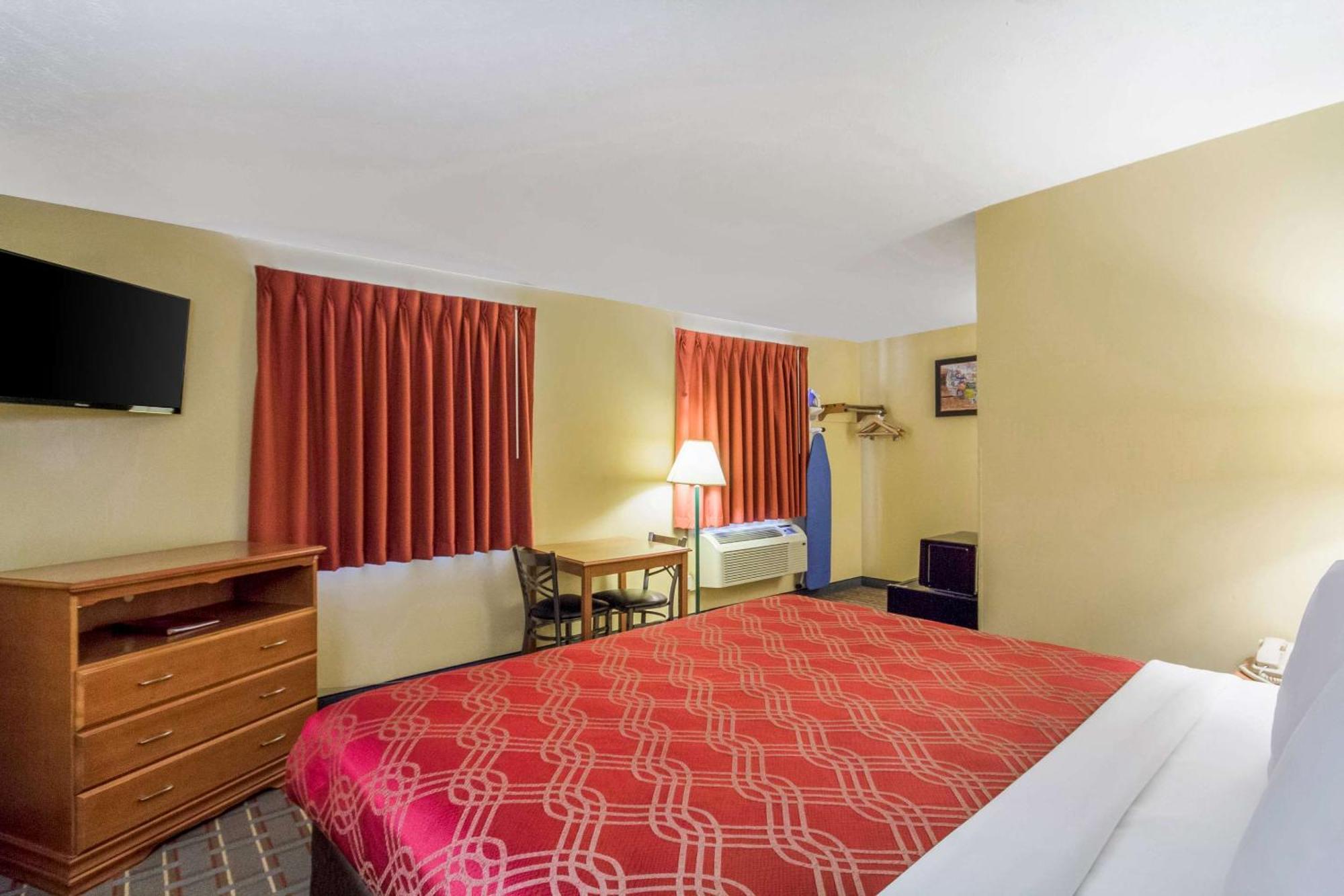 Econo Lodge Lansing - Leavenworth Ngoại thất bức ảnh