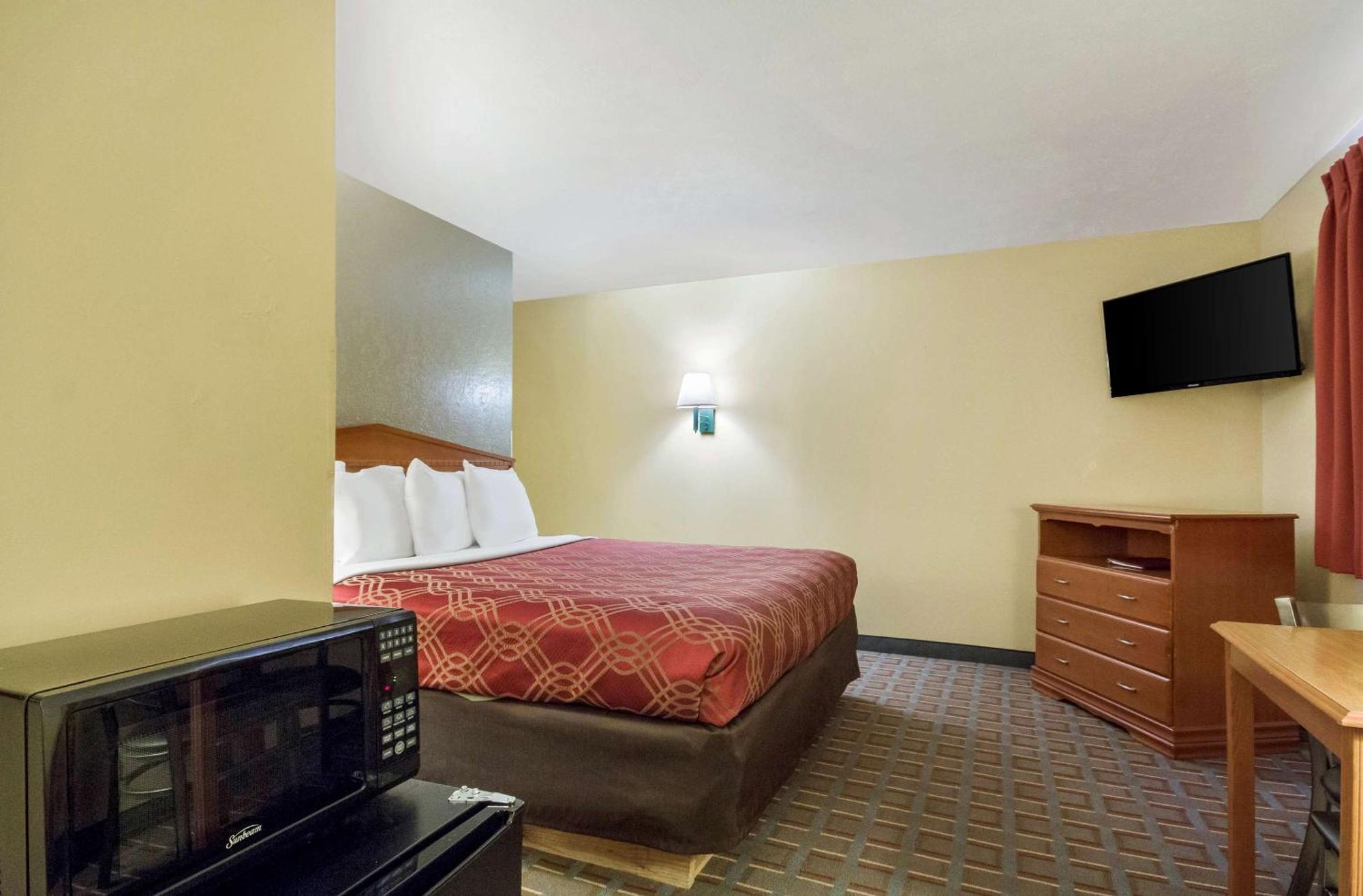 Econo Lodge Lansing - Leavenworth Ngoại thất bức ảnh