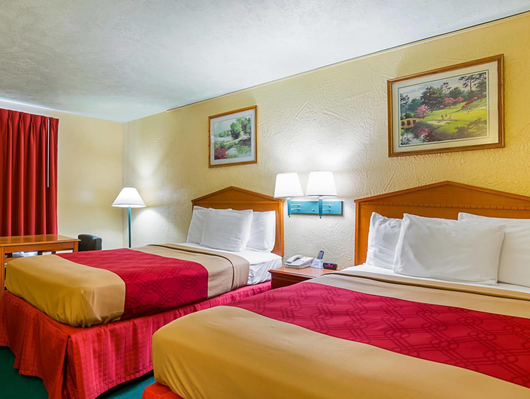 Econo Lodge Lansing - Leavenworth Ngoại thất bức ảnh